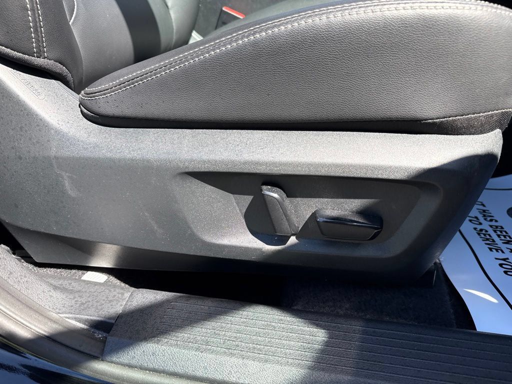 Used 2026 Nissan Rogue SL AWD/4WD image 12
