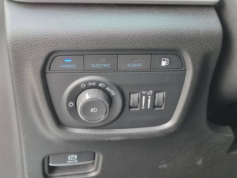 Used 2023 Jeep Grand Cherokee 4WD 4xe image 16