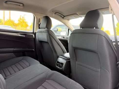Used 2020 Ford Fusion SE FWD image 18