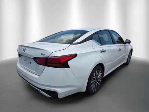 Used 2024 Nissan Altima 2.5 SV w/ SV Premium Package FWD image 4