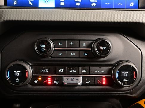 Used 2023 Ford Bronco Badlands image 18