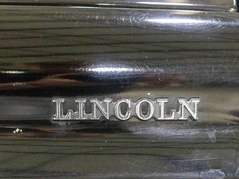 Used 1988 Lincoln Town Car Signature RWD image 22
