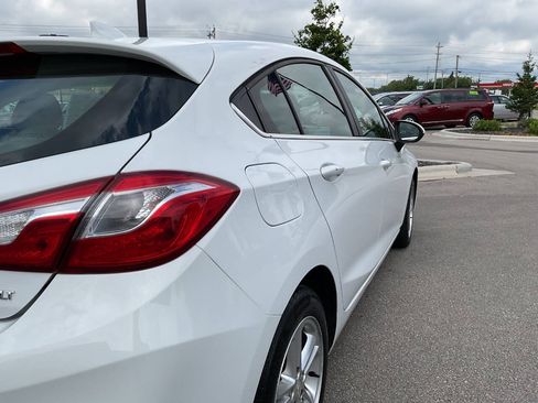 Used 2017 Chevrolet Cruze LT w/ Convenience Package FWD image 8