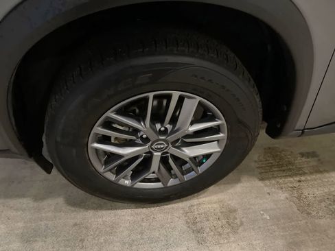 Used 2024 Nissan Rogue S image 10