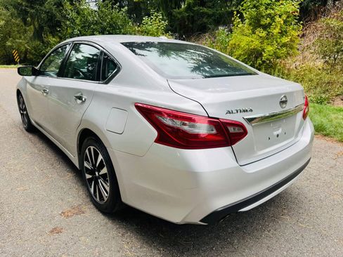 Used 2018 Nissan Altima 2.5 SV image 3