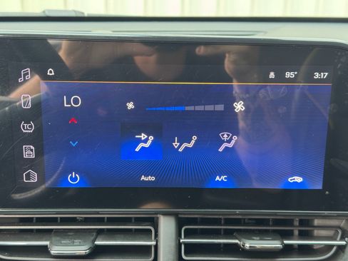 Used 2025 Chevrolet Trax ACTIV w/ Driver Confidence Package FWD image 23