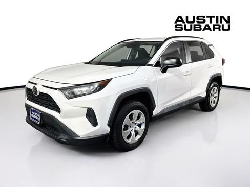 Used 2020 Toyota RAV4 LE FWD image 3