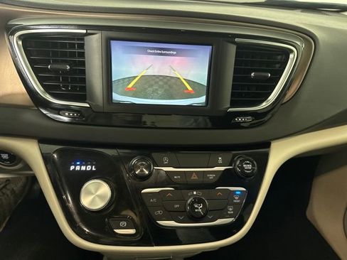 Used 2024 Chrysler Voyager LX image 22