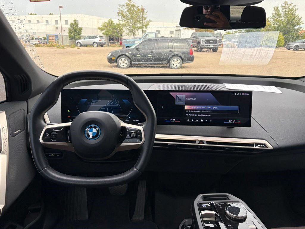 Used 2024 BMW iX xDrive50 w/ Premium Package AWD/4WD image 15