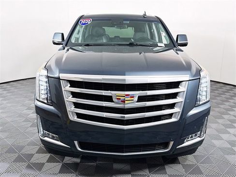Used 2020 Cadillac Escalade Luxury image 2