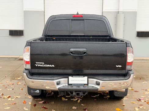 Used 2012 Toyota Tacoma 4x4 Double Cab w/ TRD Off-Road Pkg image 4