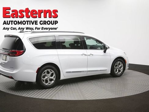 Used 2023 Chrysler Pacifica Limited FWD image 45