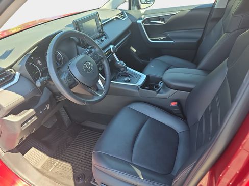 Used 2022 Toyota RAV4 XLE Premium AWD/4WD image 16