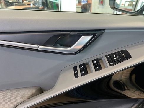 Used 2023 Kia Niro EX FWD image 16