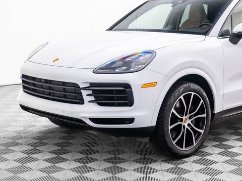 Certified 2023 Porsche Cayenne Platinum Edition image 39