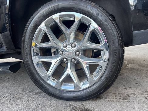 Used 2017 Cadillac Escalade ESV Premium Luxury image 19