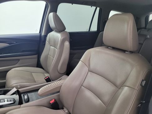 Used 2016 Honda Pilot Touring image 29