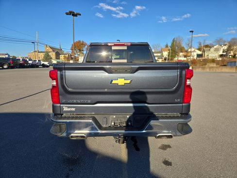 Used 2022 Chevrolet Silverado 1500 LT w/ Z71 Off-Road Package image 4