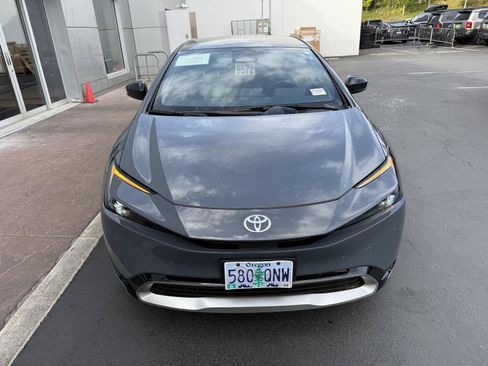 Used 2025 Toyota Prius Plug-In Hybrid FWD image 10