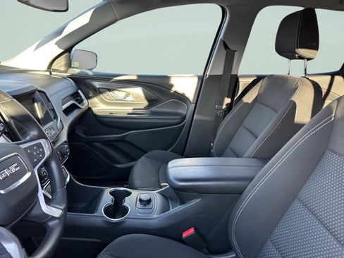 Used 2022 GMC Terrain SLE image 11