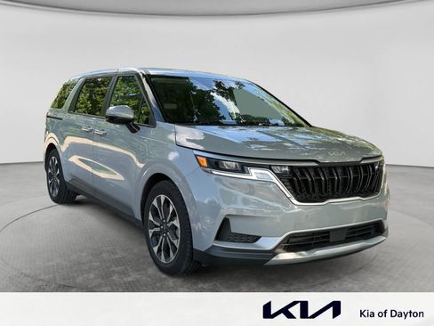 Used 2024 Kia Carnival EX FWD image 3