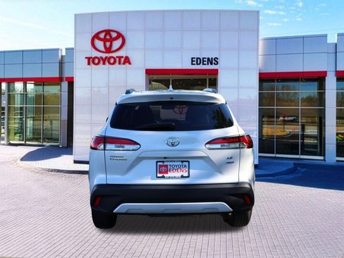 Used 2023 Toyota Corolla Cross LE AWD/4WD image 4