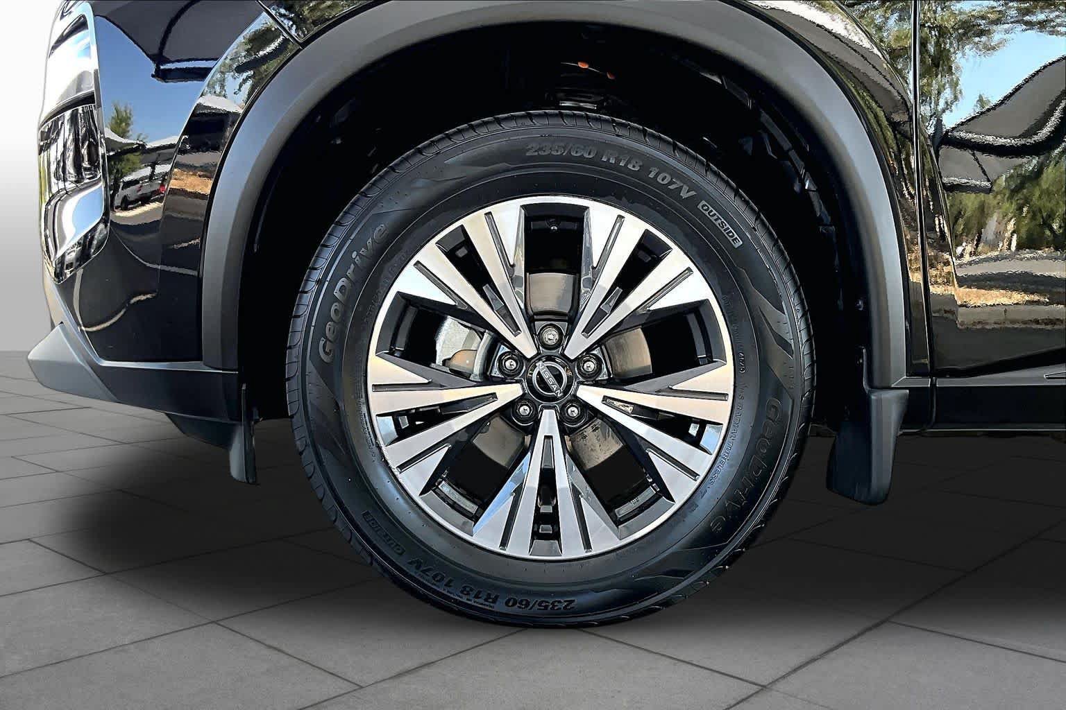 Used 2023 Nissan Rogue SV FWD image 11