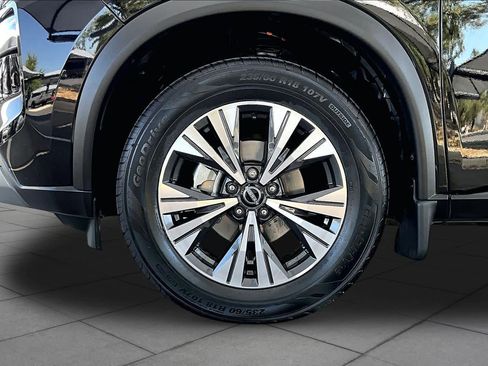 Used 2023 Nissan Rogue SV FWD image 11