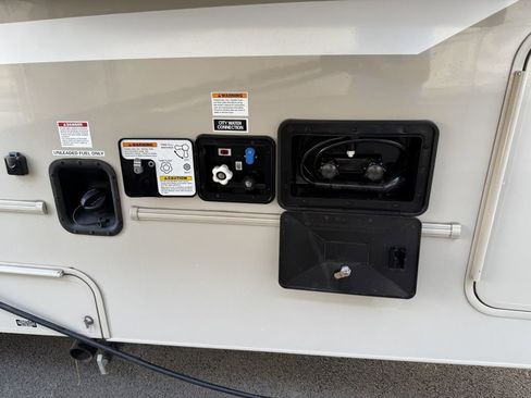 Used 2022 Ford E-450 and Econoline 450 Super Duty w/ Motorhome Prep Package image 21