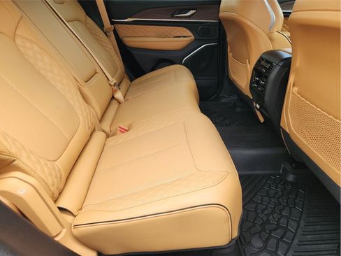 Used 2025 Jeep Grand Cherokee Summit AWD/4WD image 28