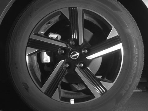 Used 2025 Nissan Sentra SV image 12