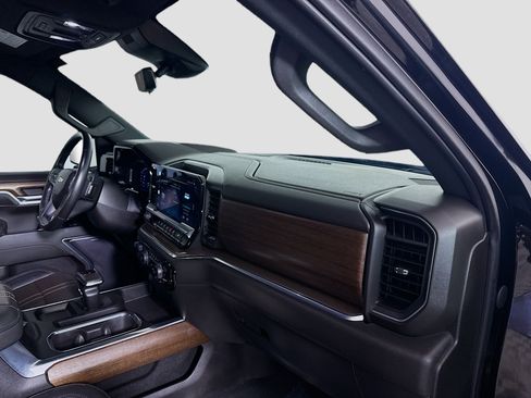 Used 2022 Chevrolet Silverado 1500 High Country w/ Technology Package image 30