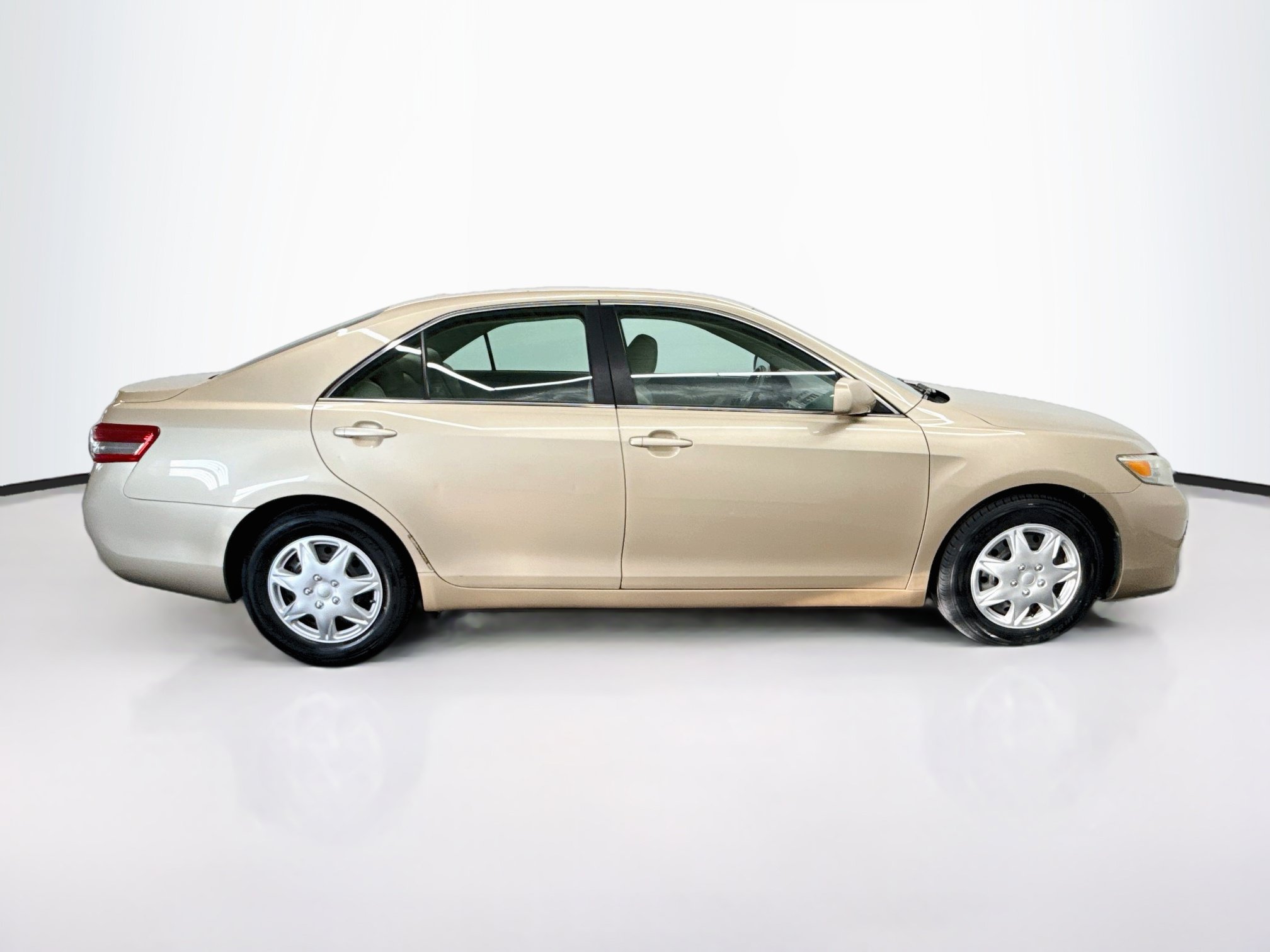 Used 2011 Toyota Camry LE FWD image 10