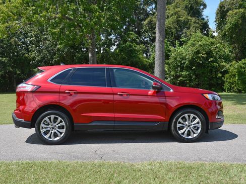 Used 2024 Ford Edge Titanium image 5