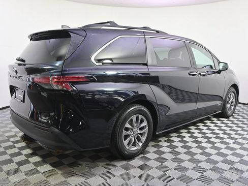 Used 2021 Toyota Sienna XLE w/ XLE Plus Package AWD/4WD image 7