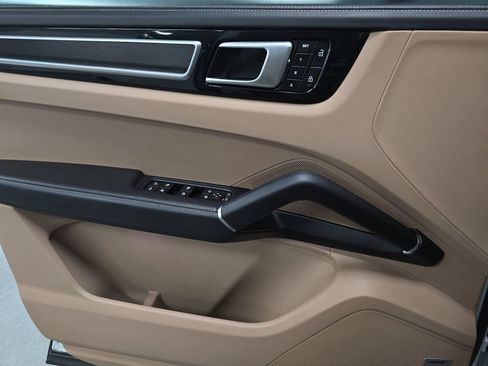 Certified 2022 Porsche Cayenne GTS AWD/4WD image 23