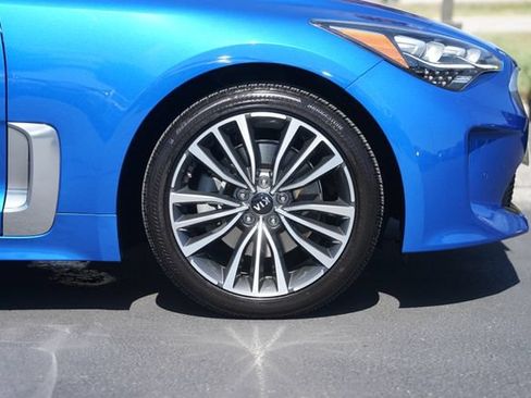 Used 2018 Kia Stinger Premium RWD image 4