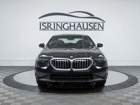 New 2026 BMW 530i xDrive w/ Premium Package image 2