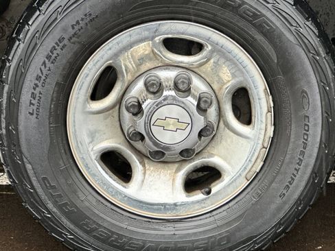 Used 2006 Chevrolet Silverado 2500 LT w/ Skid Plate Package image 24