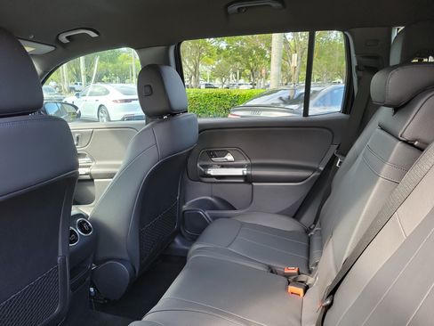 Used 2024 Mercedes-Benz GLB 250 image 8