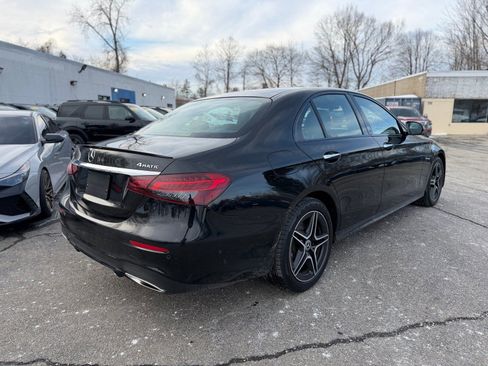 Used 2022 Mercedes-Benz E 350 4MATIC Sedan image 3