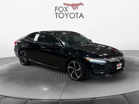 Used 2018 Honda Accord Touring image 8