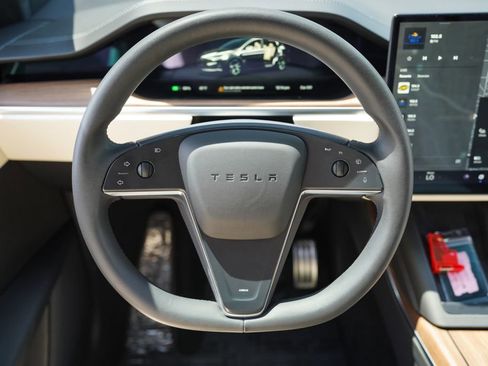 Used 2023 Tesla Model X AWD/4WD image 31