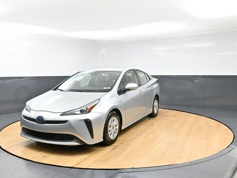 Used 2022 Toyota Prius LE FWD image 5