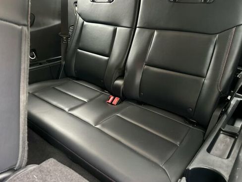 Used 2025 Ford Explorer ST-Line w/ ST-Line Street Pack image 13