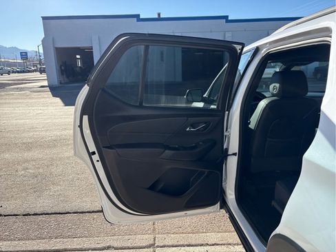 Used 2023 Chevrolet Traverse RS image 11