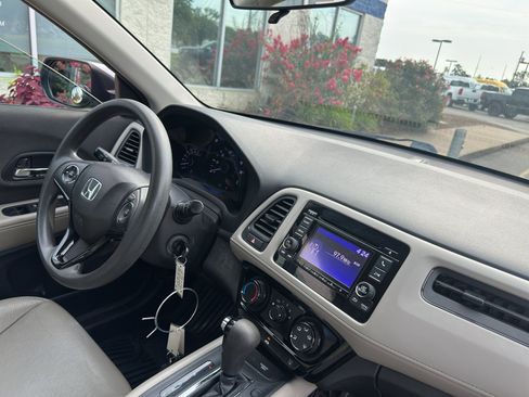 Used 2019 Honda HR-V LX image 12