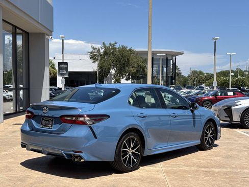 Used 2024 Toyota Camry SE FWD image 3