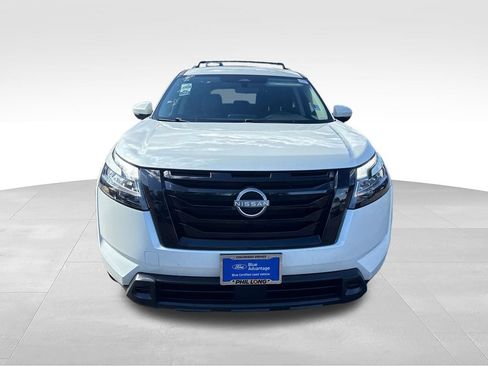Used 2022 Nissan Pathfinder SV w/ SV Black Package FWD image 2