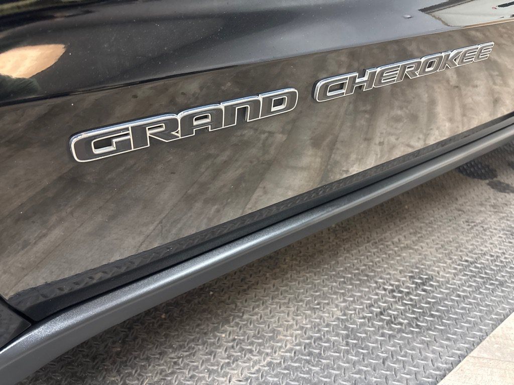 Used 2019 Jeep Grand Cherokee Limited RWD image 6